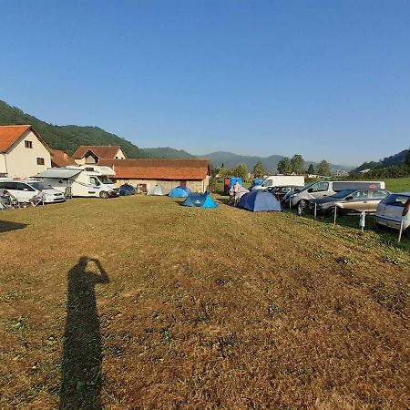 Hotel Dragacevska Avlija - Camp à Guča Extérieur photo