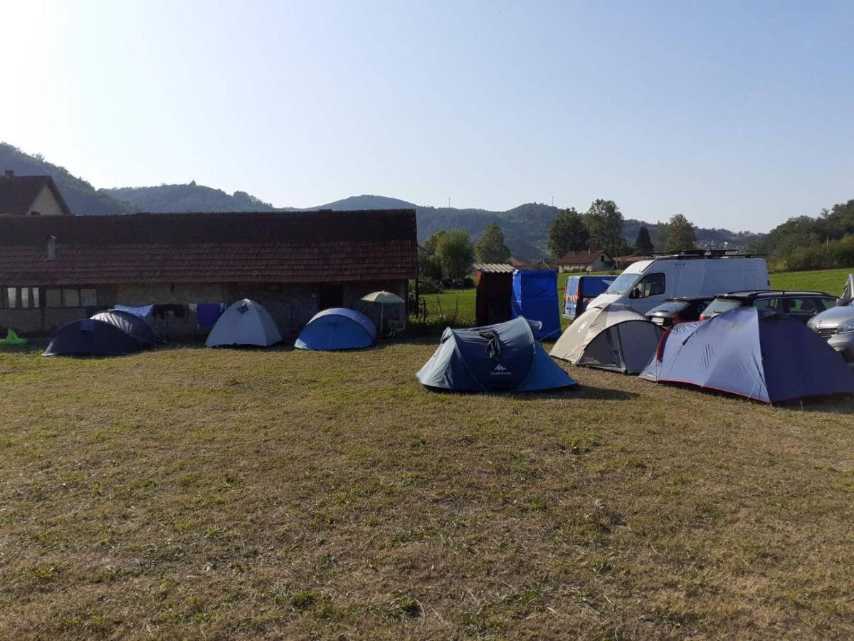 Hotel Dragacevska Avlija - Camp à Guča Extérieur photo