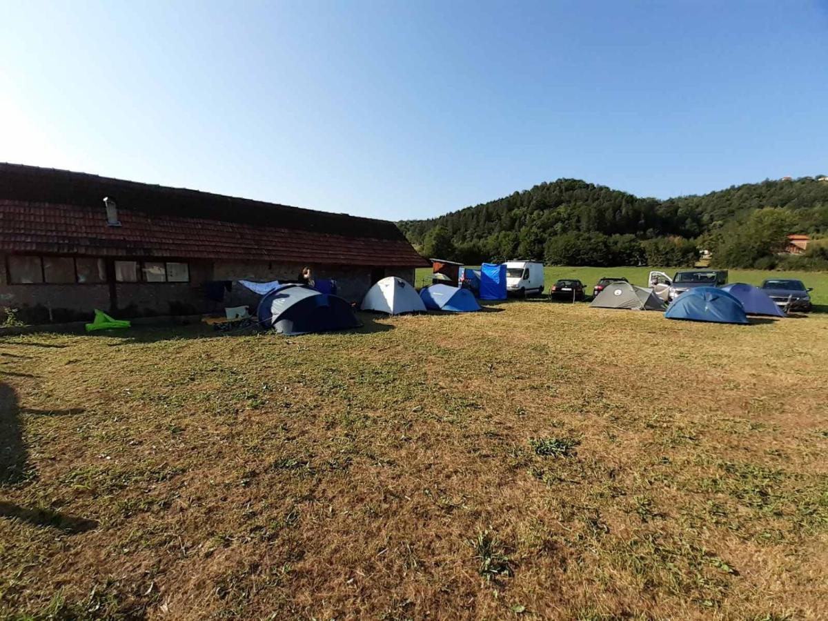 Hotel Dragacevska Avlija - Camp à Guča Extérieur photo