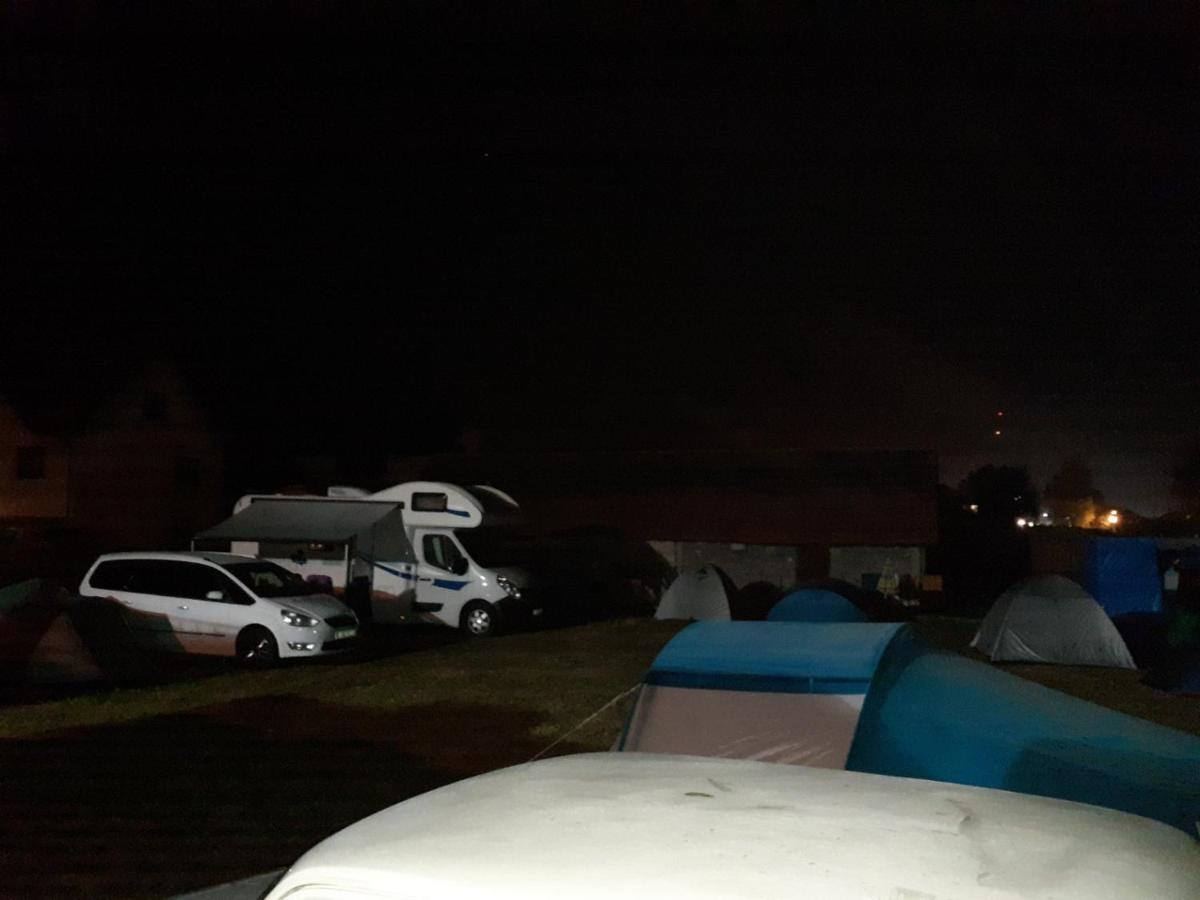 Hotel Dragacevska Avlija - Camp à Guča Extérieur photo